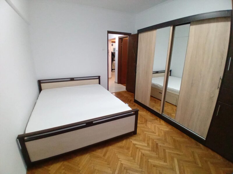 Piata Romana, Universitate, bd. Magheru 7,